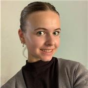 Étudiante en Bachelor Management de la Mode à Paris. Bilingue en anglais, je vous propose des cours pour progresser et s’amuser !